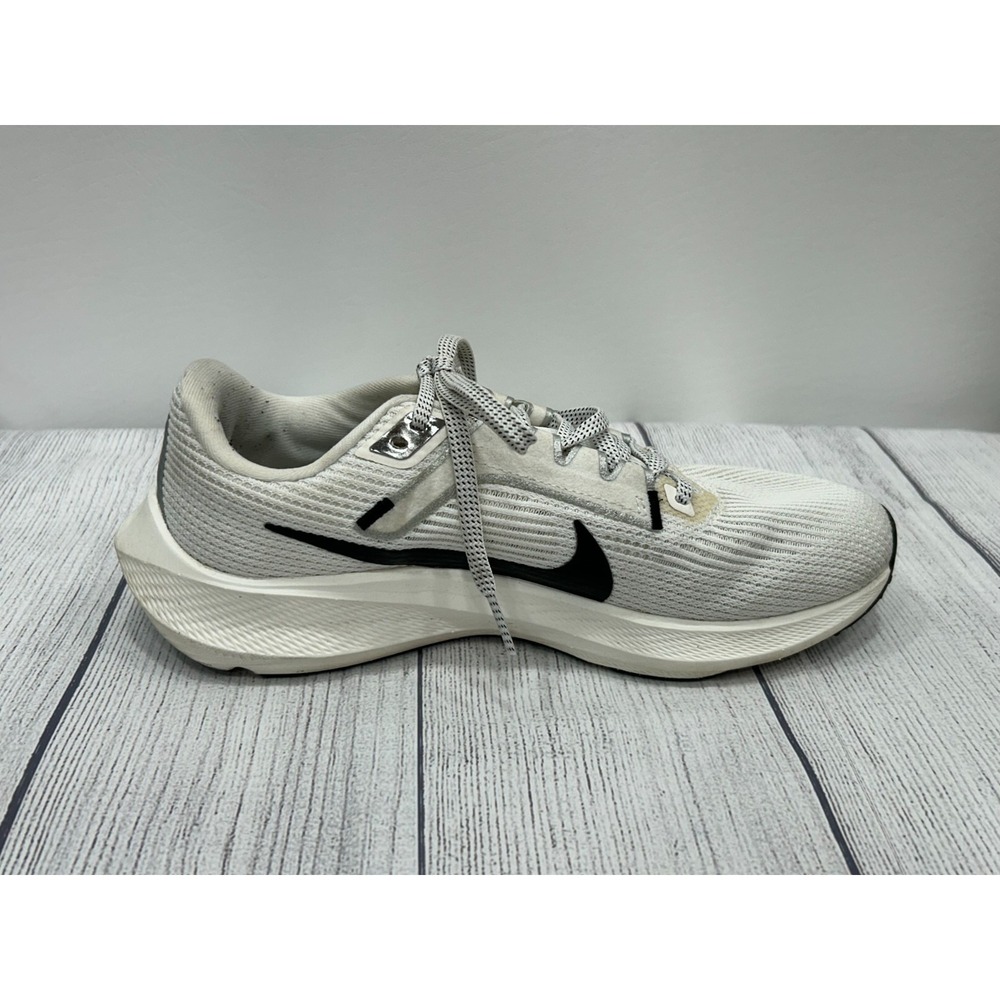 Nike Air Zoom Running Shoes Womens 7.5 White Black Lace Up Athletic Sporty